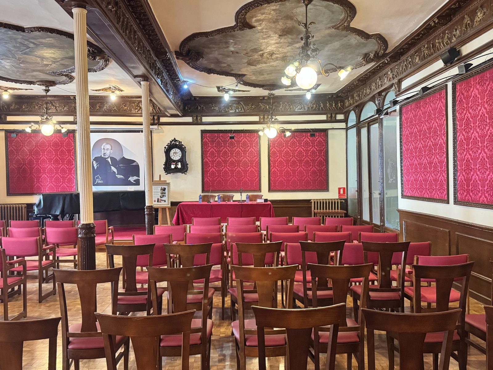El Salón Gerardo Diego, escenario de la entrega del XIV Certamen Literario “Un Soneto para Soria”